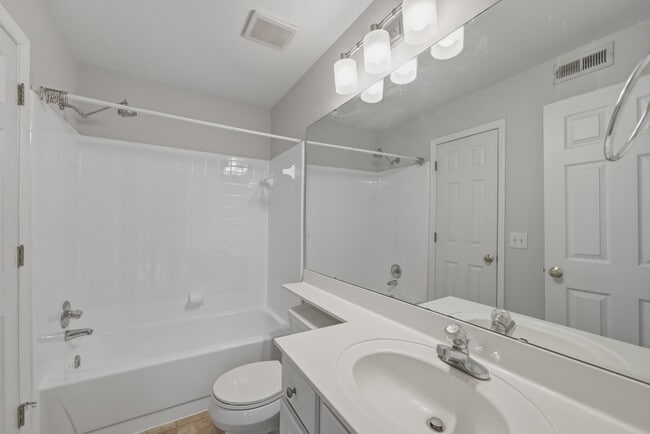 Building Photo - 1201 Westview Ln