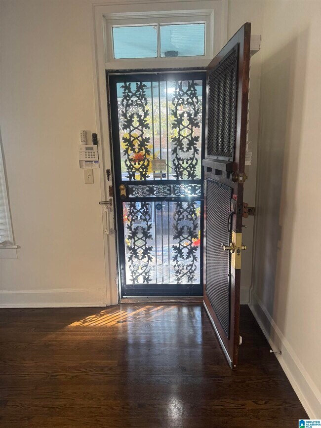 Building Photo - 3904 8th Ct S