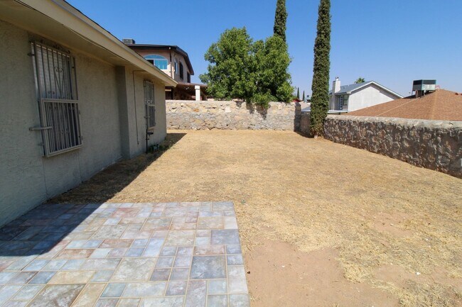 Building Photo - 11150 Loma Grande Dr