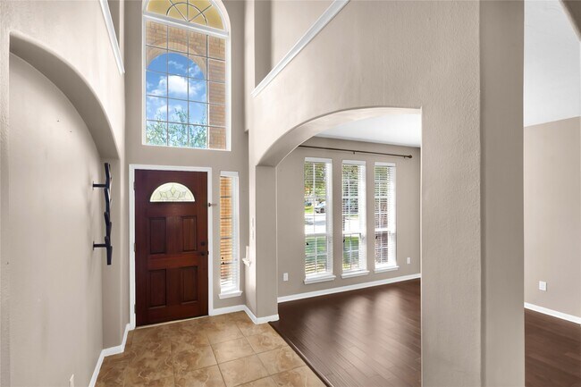 Building Photo - 25525 Oakhurst Forest Dr