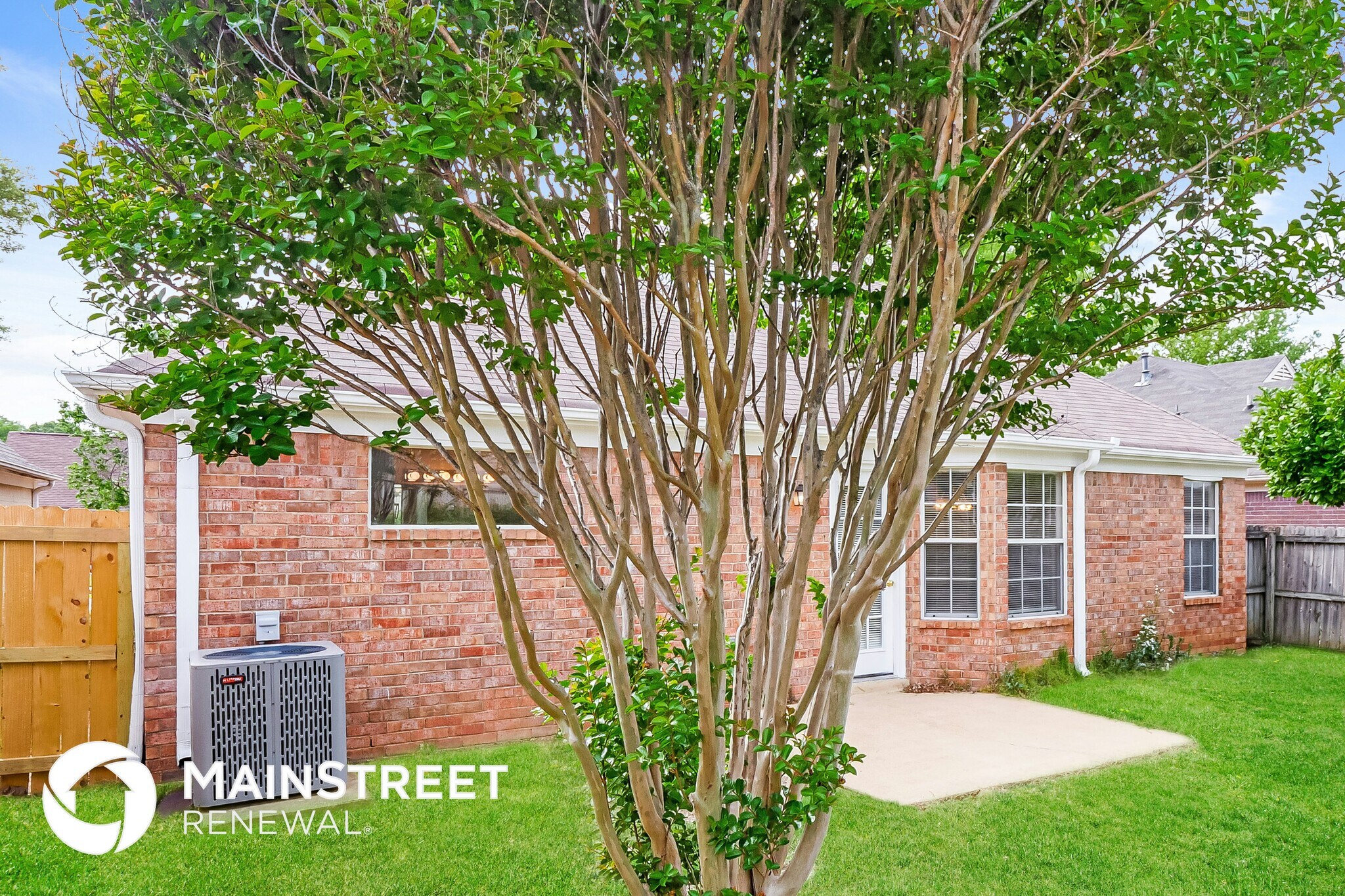 Building Photo - 8260 Clubview Dr