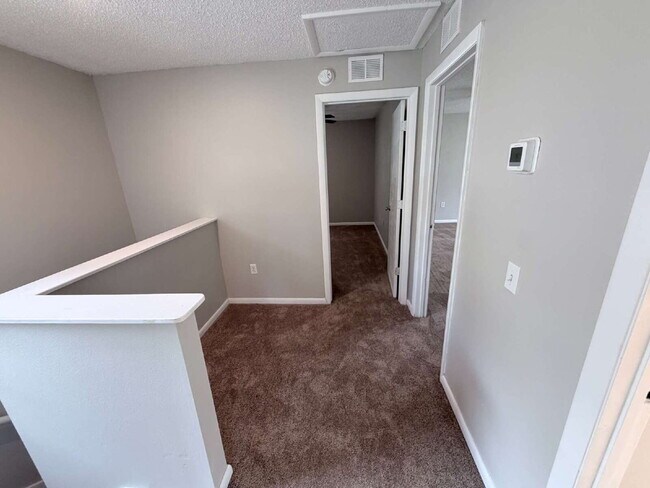 Building Photo - "Charming 3-Bedroom Home with 2 Full Baths in Prime Lakeland Location!"