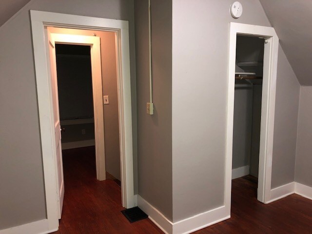 Building Photo - 215 Melrose Ct