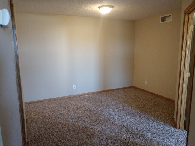 Building Photo - Beauting 2 Bed Town Home for Rent