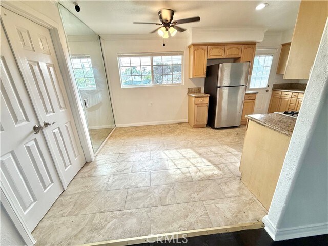 Building Photo - 732 James