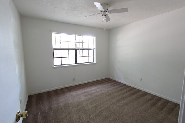 Interior Photo - Bentwood Village