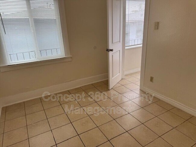 Building Photo - 758 Cerritos Ave