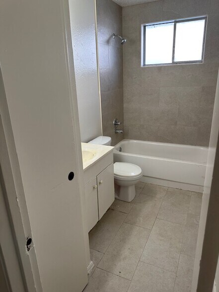 Building Photo - 3719 Tiffany Dr