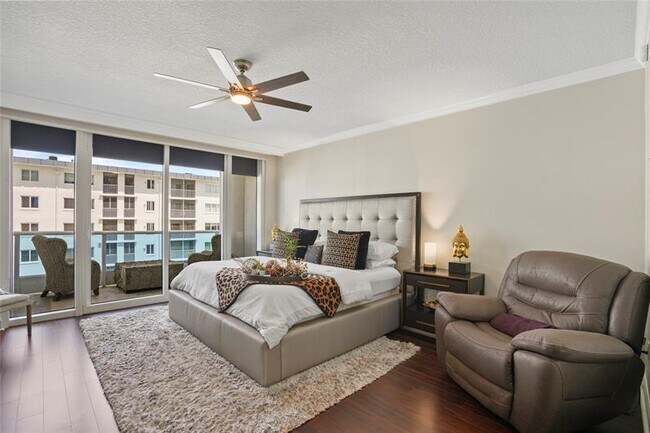 Building Photo - 715 Bayshore Dr