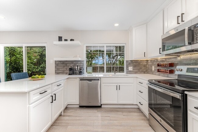 Building Photo - 1700 Delaford Cir