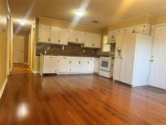 Building Photo - 429 Fieldbrook Dr