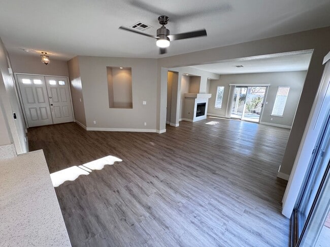 Building Photo - Quaint Home in the Beautiful Desert Shores Community!