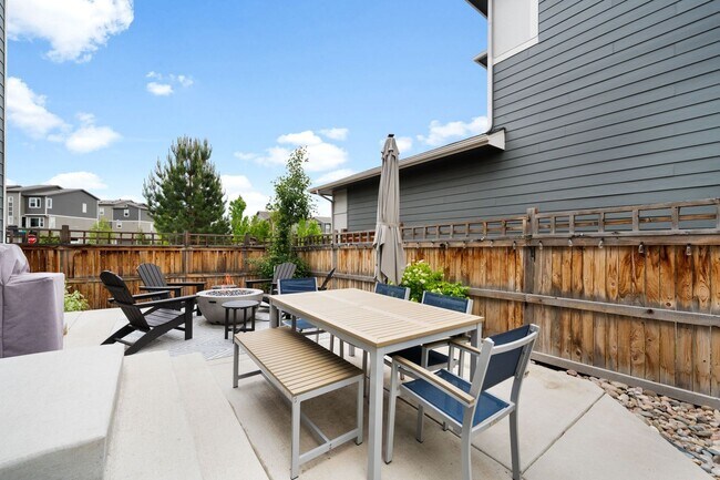 Building Photo - Spacious 5BD, 4.5BA Denver Home with Finis...