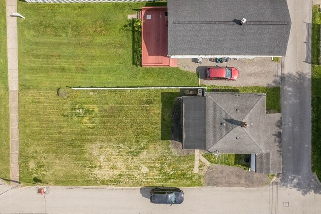 Building Photo - Beautiful 1 bedroom home with BONUS room in Natrona Heights available April 1!