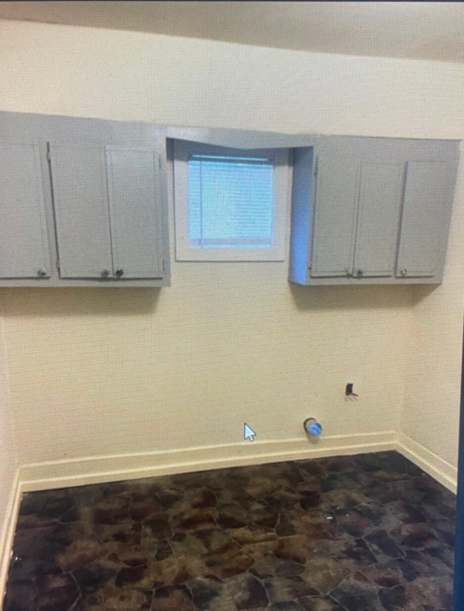 Building Photo - 165 Cooper Rd