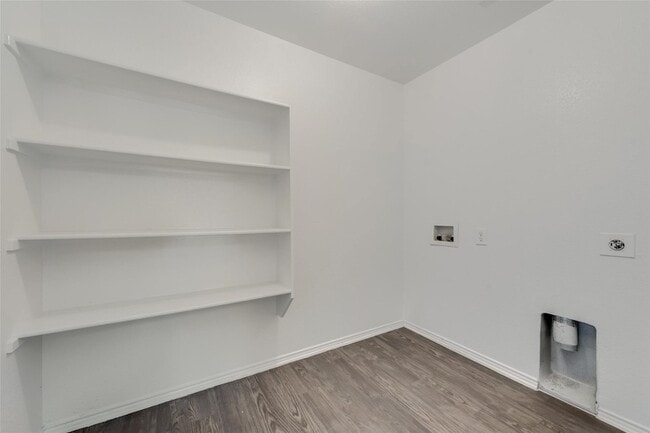 Building Photo - 613 Preston Dr