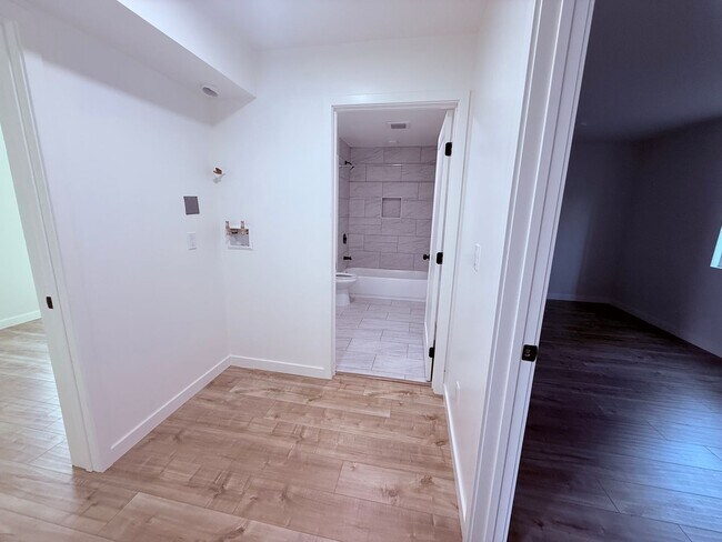 Building Photo - 1414-1412 N Hazard Ave