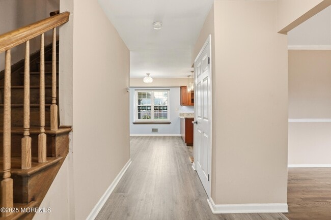 Building Photo - 1589 N Bay Ave