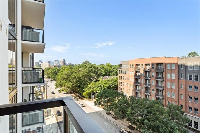 Building Photo - 2425 Peachtree Rd