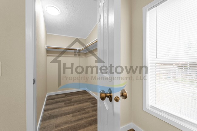 Building Photo - 3 Bedroom 2 Bathroom Home in a Rustic Setting with Mountain Views Available in Blanchard!