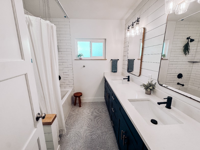 Building Photo - 406 S Irena Ave