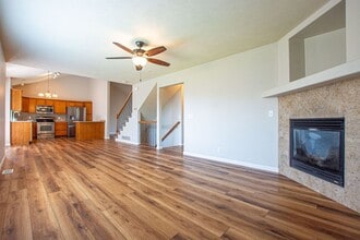 Building Photo - Extremely Spacious 3 Bedroom / 2.5 Bath Ho...