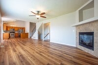 Building Photo - Extremely Spacious 3 Bedroom / 2.5 Bath Ho...