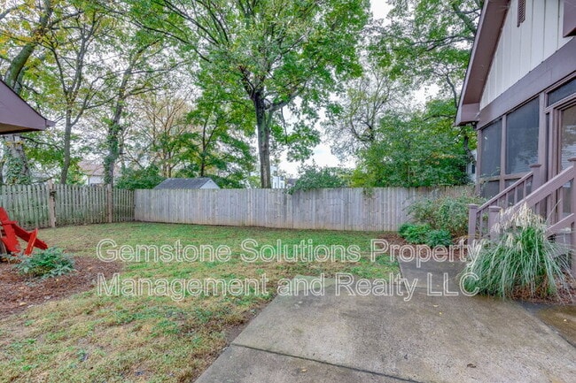 Building Photo - 210 38th Ave N