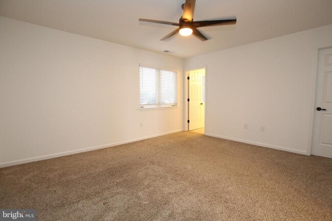 Building Photo - 117 Lakeside Dr