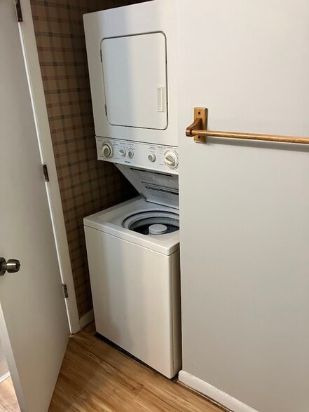 Washer/dryer in unit - 1600 Park Cir