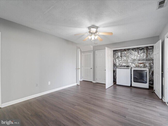 Building Photo - 564 Radford Terrace NE