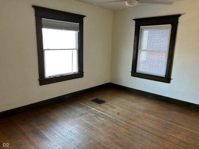 Building Photo - 963 Woodruff Pl W Dr