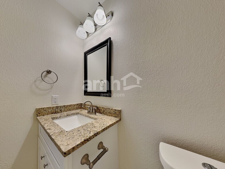 Building Photo - 18735 Westgate Park Dr