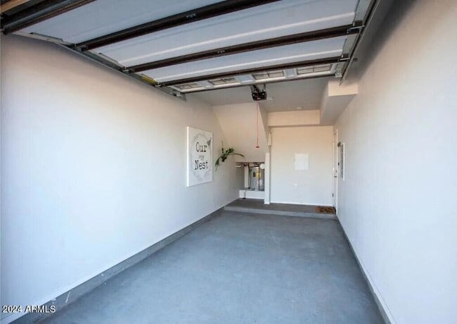 Building Photo - 4435 N Longview Ave