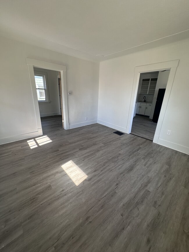 Building Photo - 223 E 27th St