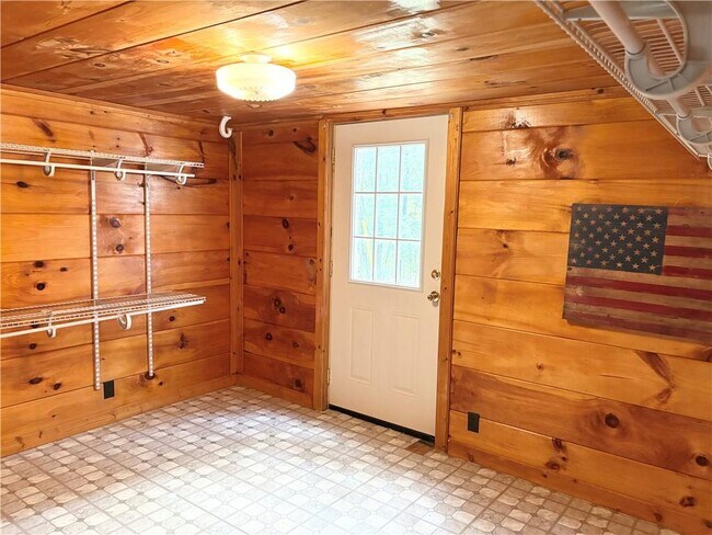 Building Photo - 368 White Pine Crossover