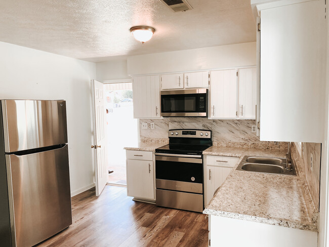 Building Photo - 5225 Woodsey Way