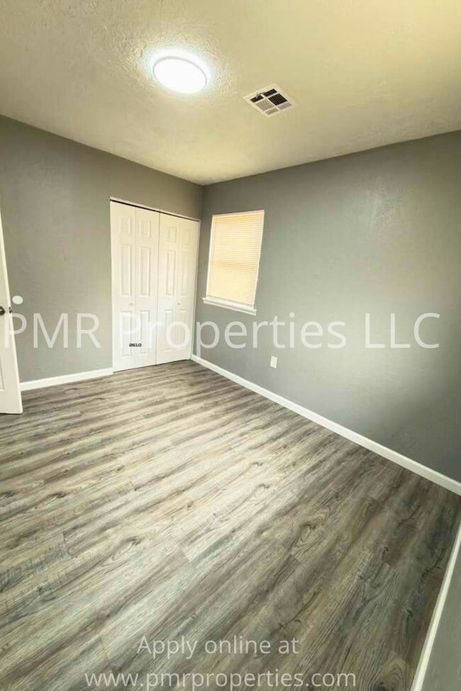 Building Photo - 409 NW Glendale Dr
