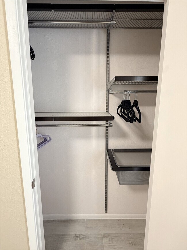 Building Photo - 2800 Jeanetta St