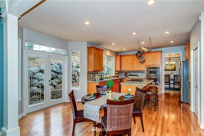 Building Photo - Sammamish Home