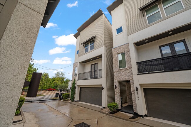 Building Photo - 2510 Tuam St