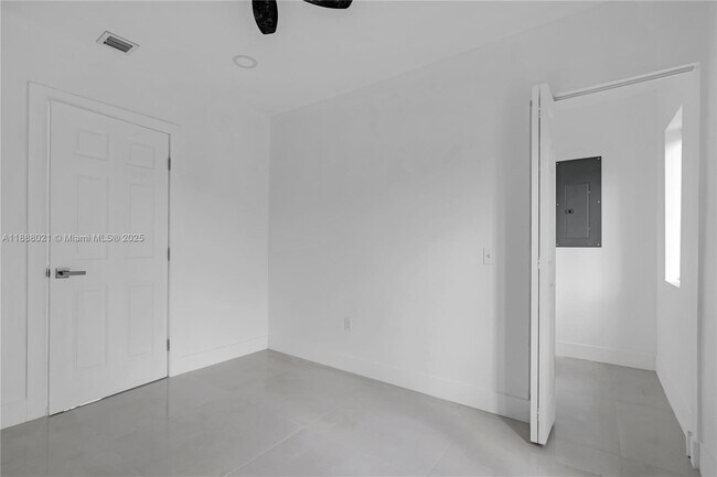 Building Photo - 667 NW 14th St