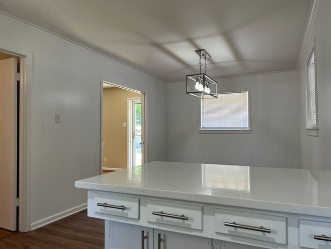 Building Photo - 409 High Hill Rd