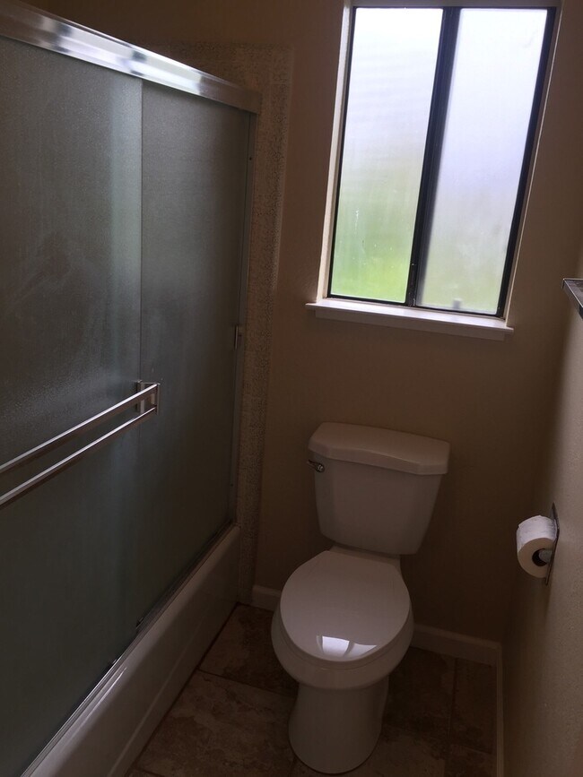 Building Photo - 3 B/R 2.5 BA-Beautiful Home in Nice Yuba City Neighborhood AVAILABLE NOW