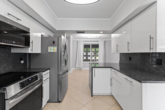 Building Photo - 5281 SW 4th Ct