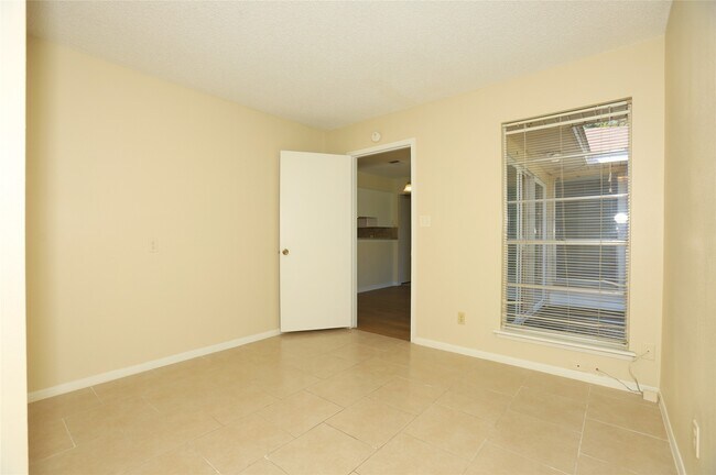 Building Photo - 206 Banyan Dr