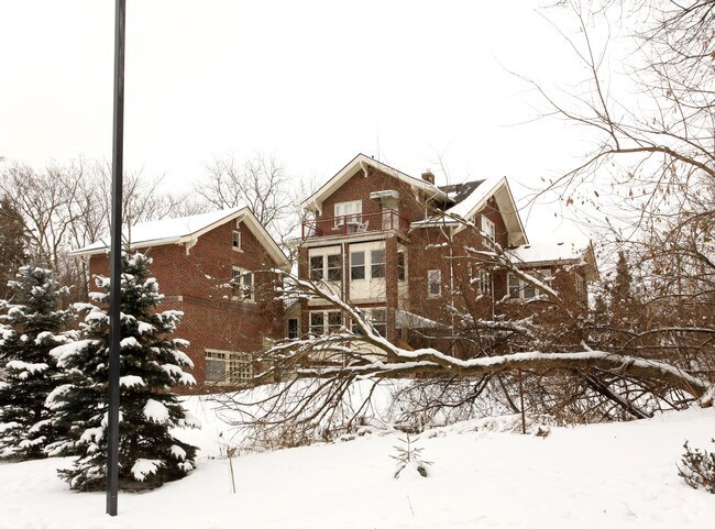 Building Photo - 1675-1677 Broadway Ave