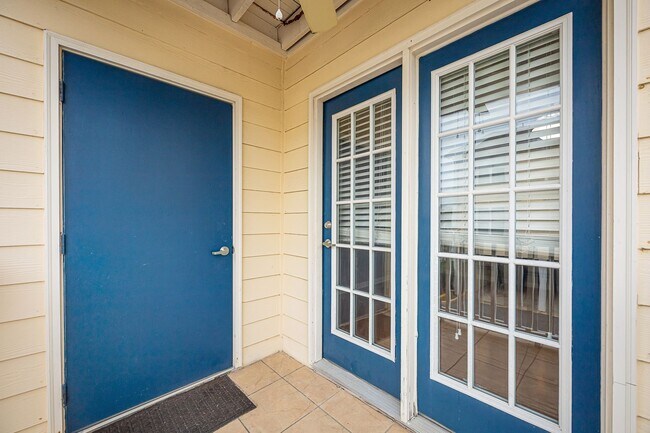 Building Photo - Harbor Landing rental with boat slip, great amenities, and a gated waterfront community lifestyle.