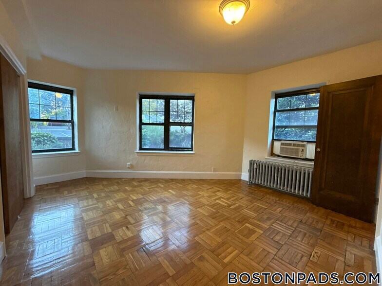 Building Photo - 2 Elmwood Ave