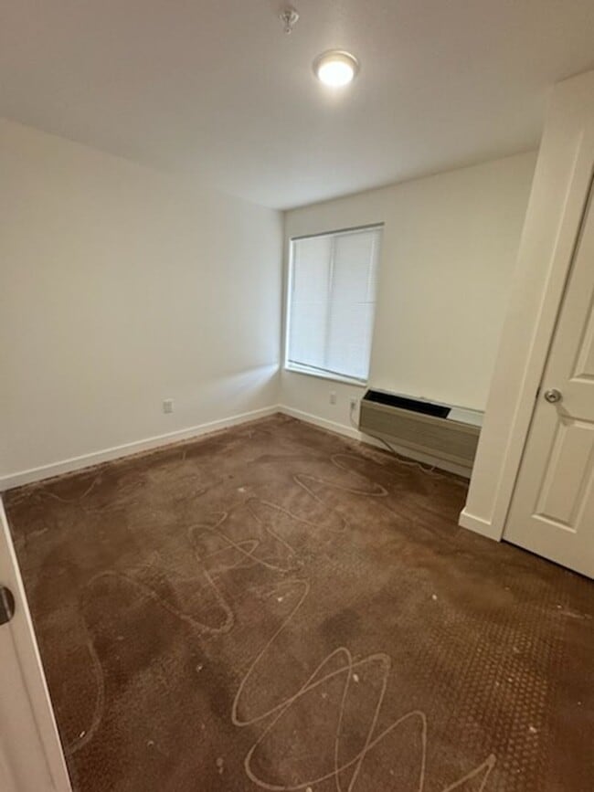 Building Photo - Renovated 2 bedroom Apartments available! ...